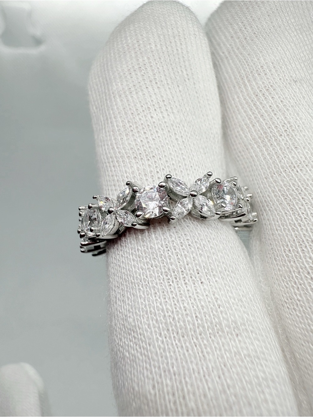 Elegant Silver Women's Ring - Picture 8 of 17